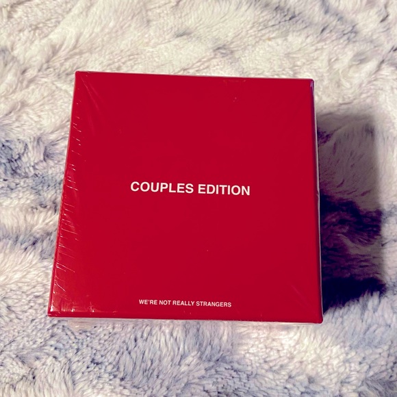 WE'RE NOT REALLY STRANGERS Couples Edition Game 150 Convo Cards for Couples - Picture 1 of 3
